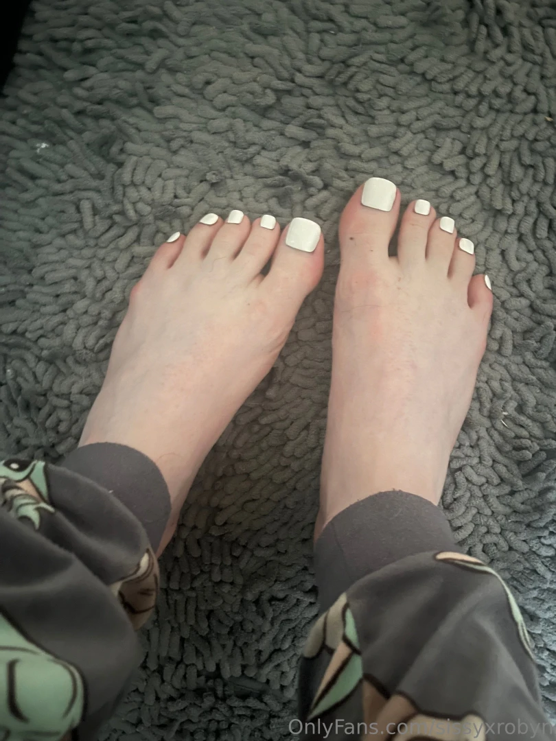 I love my white nails 