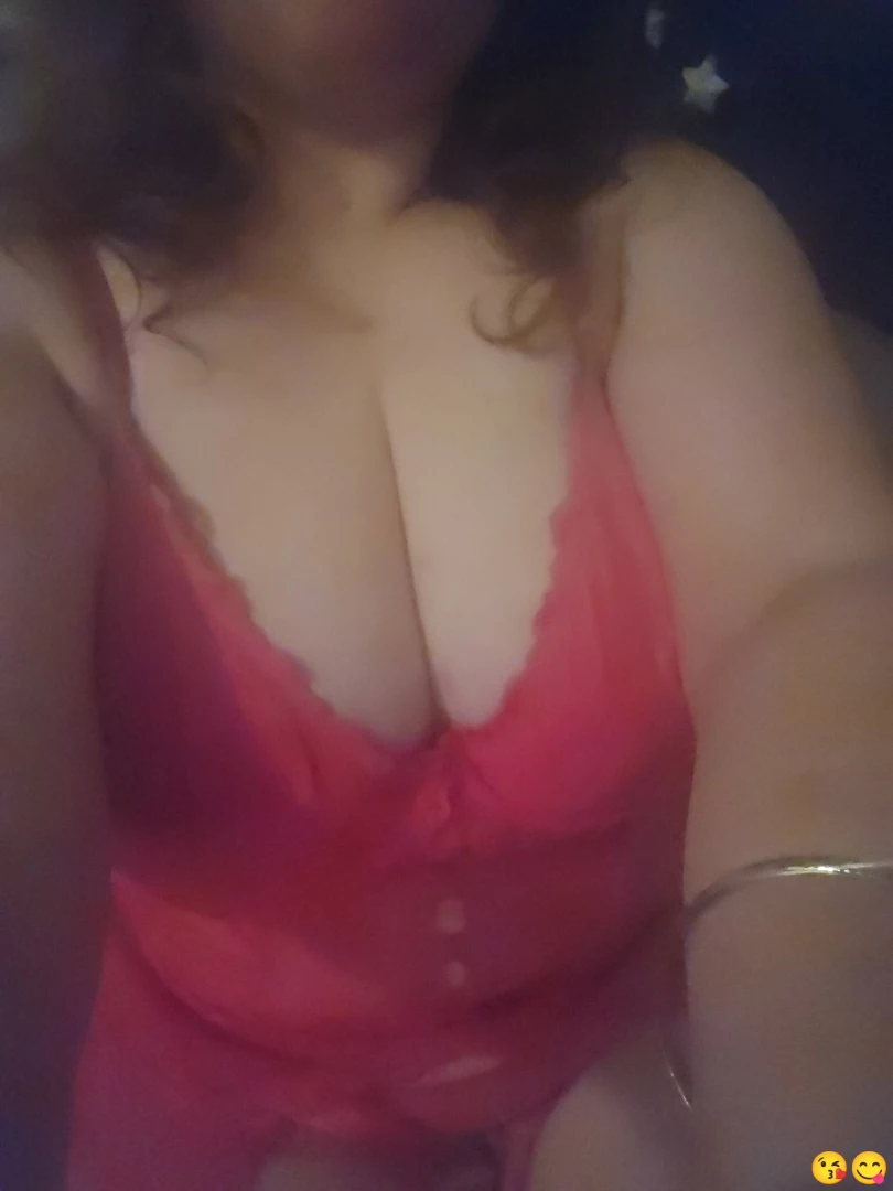 Hmu babes i still do video chat sessions or custom vids im available 