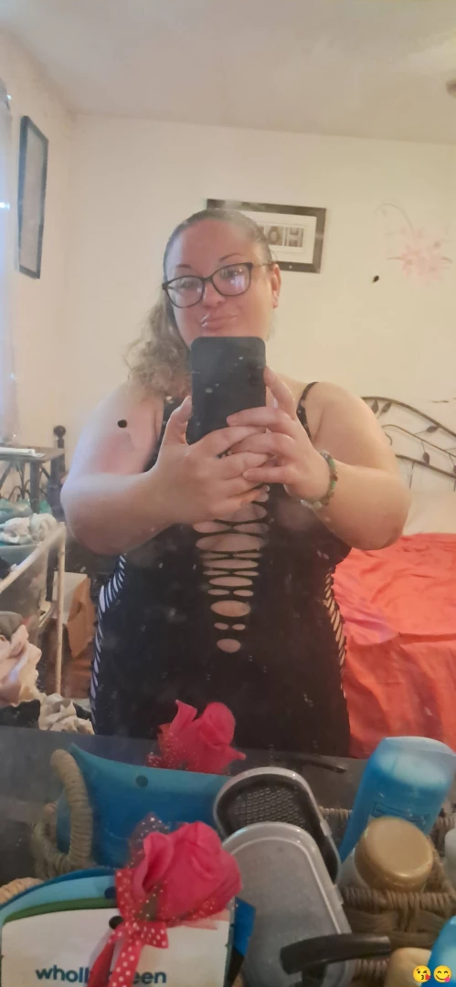 Hey babes just a few pics to hold ya over any content requests loves 