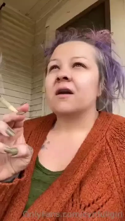 Happy holidaze to those who celebrate cum wake n bake with me 