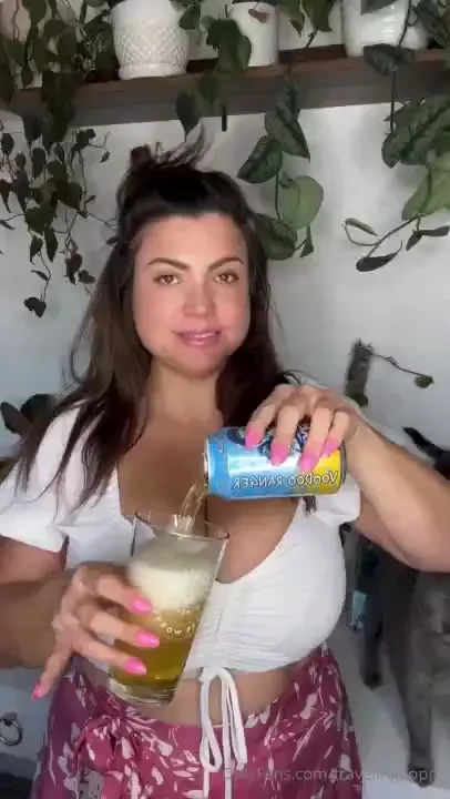 Cheers to the weekend babes what are you sippin on 