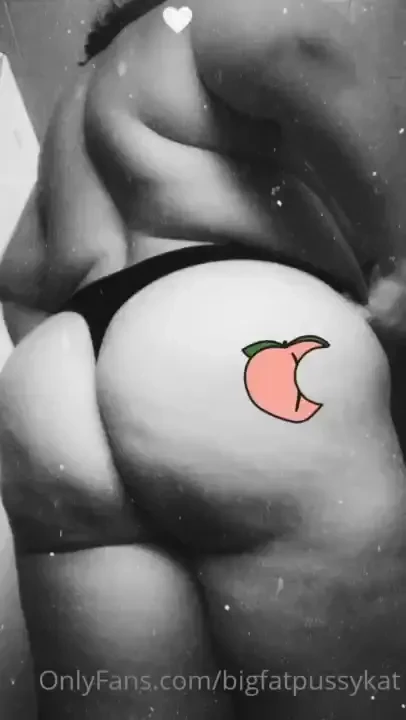 Do you like a big ass booty cum check out my vip page fatasspussykat 