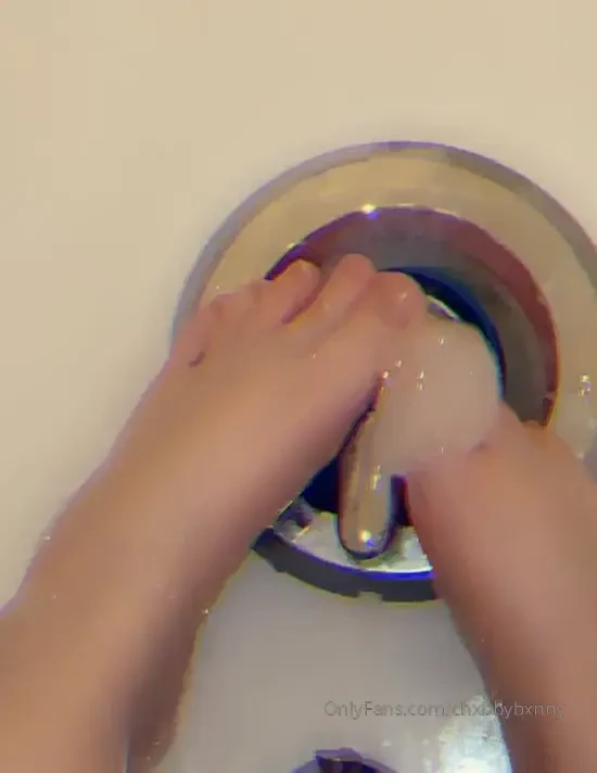 They aren t gunna kiss themselves 