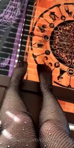 Watch my toes curllll part 1