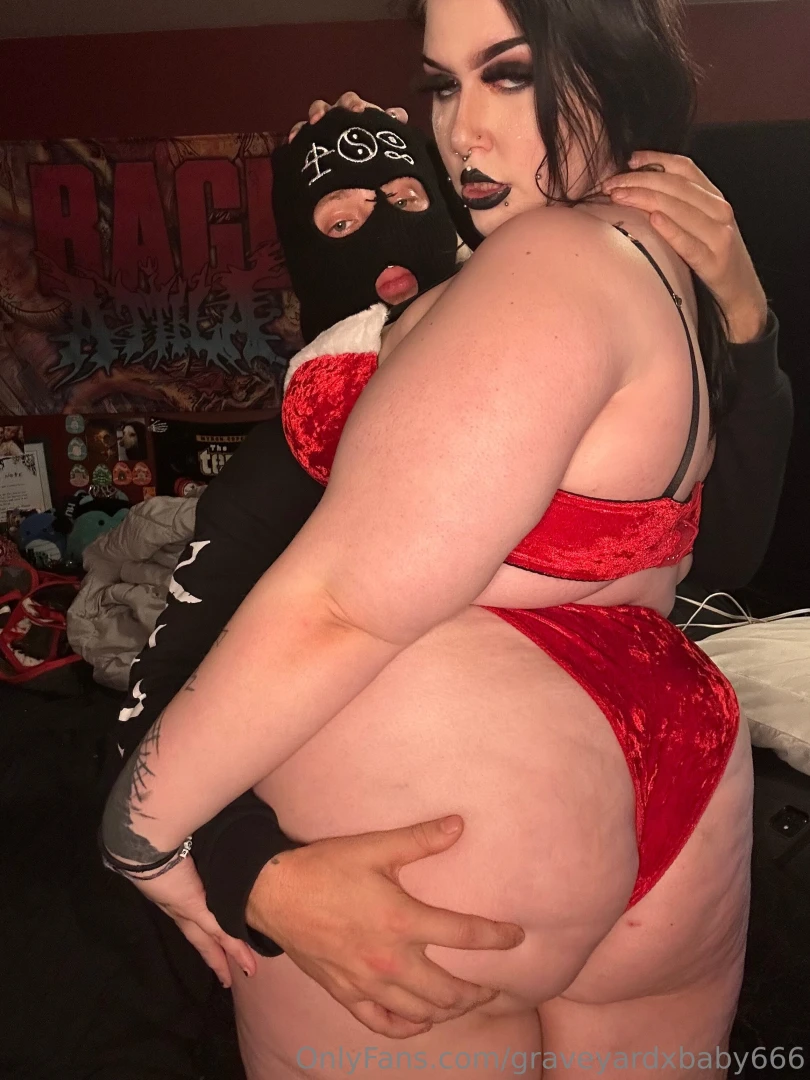 Fuck under the mistletoe 