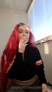 Smoking and showing off my ass in leggings