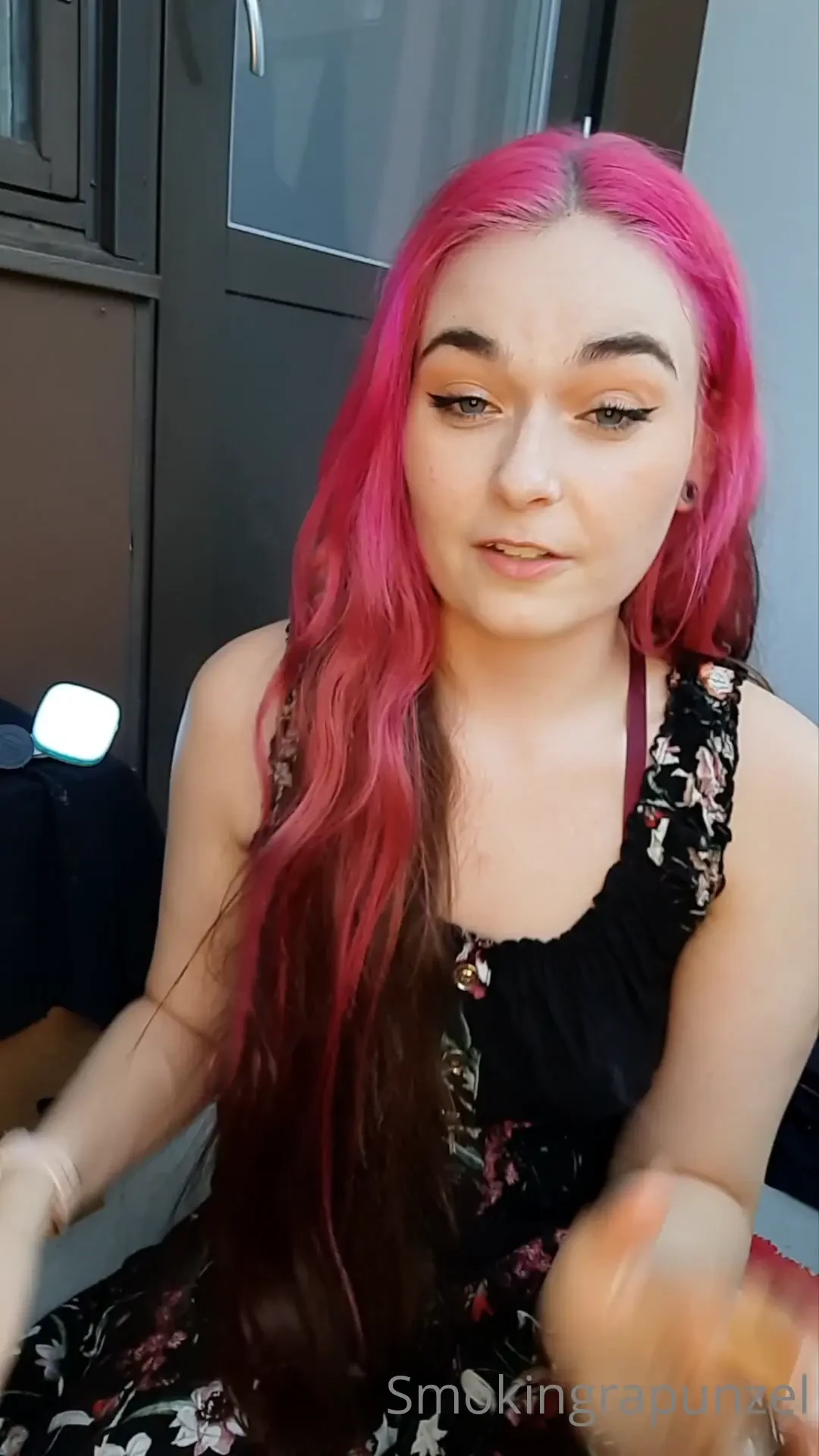 Chainsmoking storytime how starting to date a heavy smoker girl 