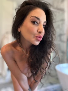 Slide into my dm s so we can do kinky stuff tonight