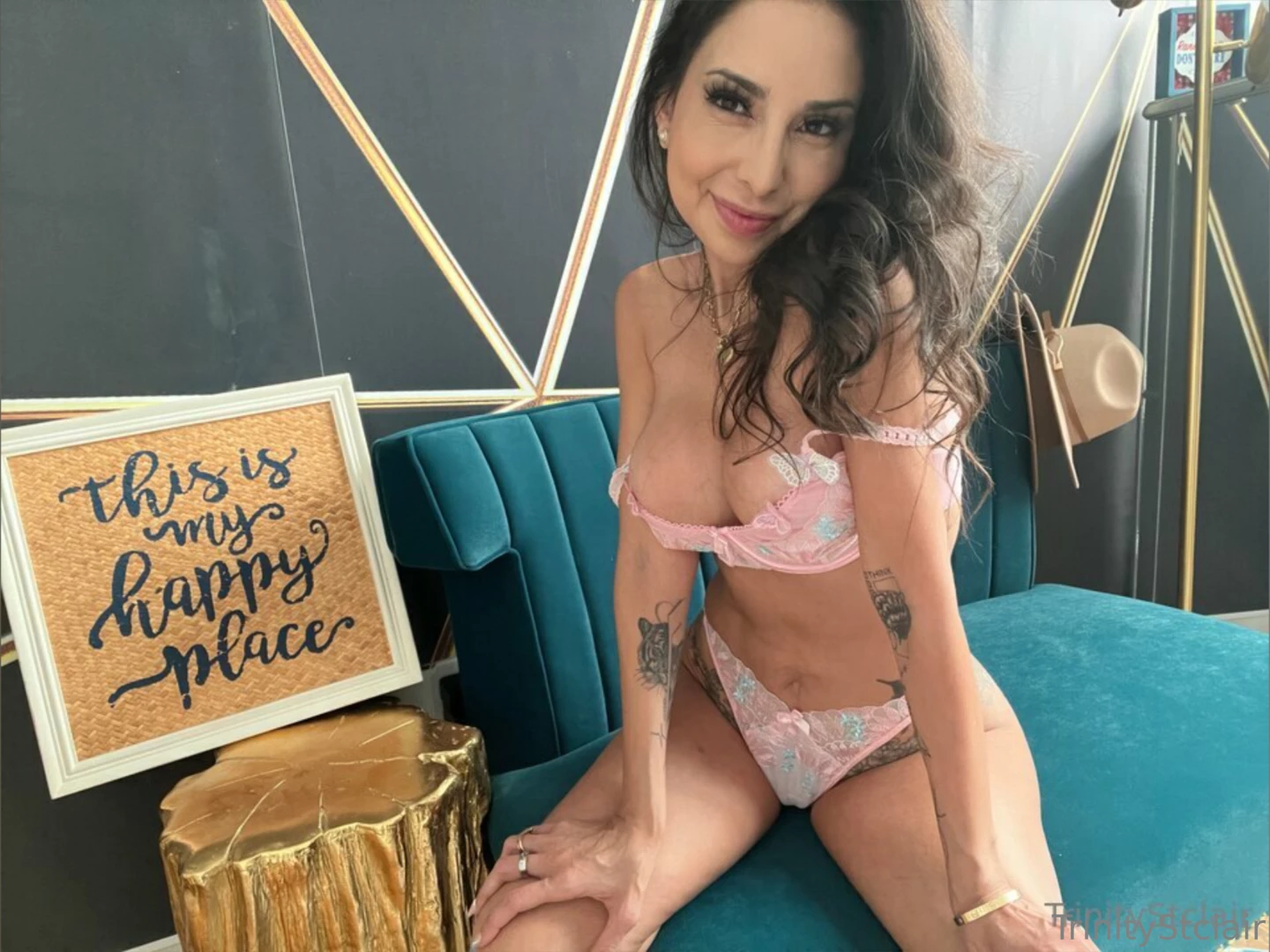 Let s make things hot dm me 