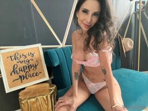 Let s make things hot dm me