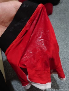 Thats some pretty cummy christmas hot pants right there