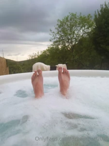 Hot tub wet toes