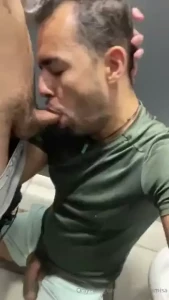 Indo ou voltando pelas esta es de metr e trem sempre uma parada para part 2