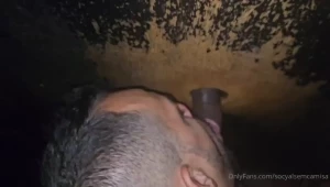 Nas cabines do sexo trepando dentro do box e no glory holly part 1