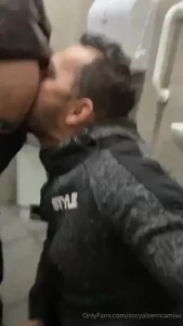 Uma madrugada bem quente no wc cosmicobrass maldonattoproductions part 1