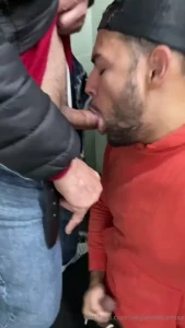 Quase duas hora no banheiro rendeu muita putaria bem gostosa que eu part 3