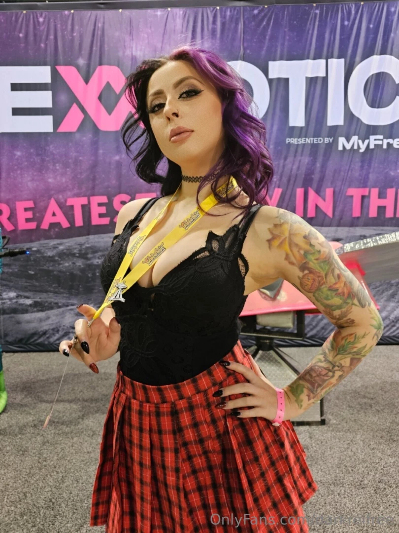 darkreifree - Exxxotica was soooo good now i m sore though worth it to have so many 