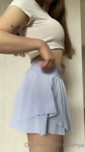 I ordered a really cute skirt but it s sadly a little too big around part 1