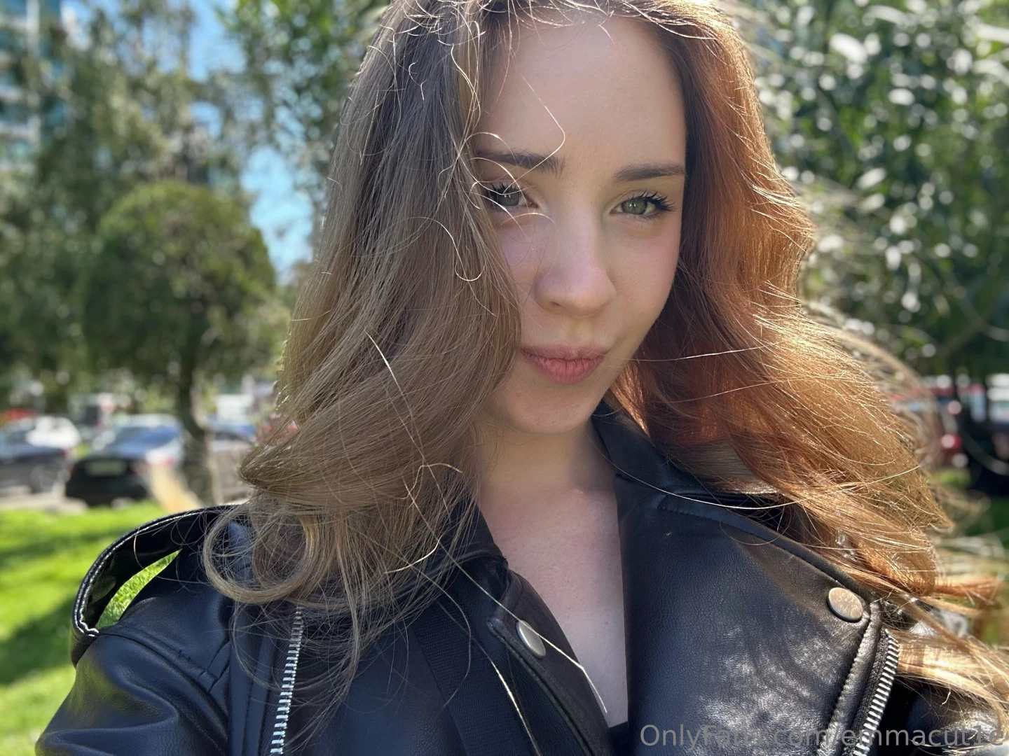 Black looks hot maybe a little too hot starting to think i should be 