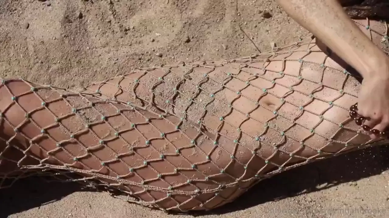 Sands through the hourglass 