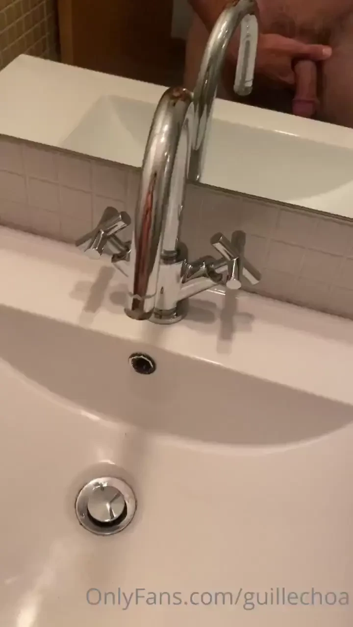 Hoy he echado un rapidin con mi novia pero seguia saliendo 