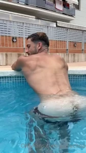 Mirad lo bien que me lo he pasado hoy en la piscina look how bad i