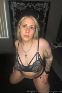 Blowing kisses like crazy i m in a mood do you think you can handle me