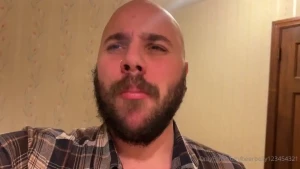 This bubblegum turned me into a pink bubble balloon