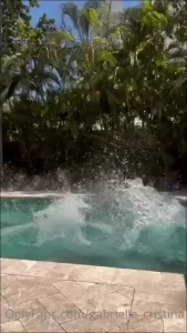 Skinny dipping with my girl bodybyness