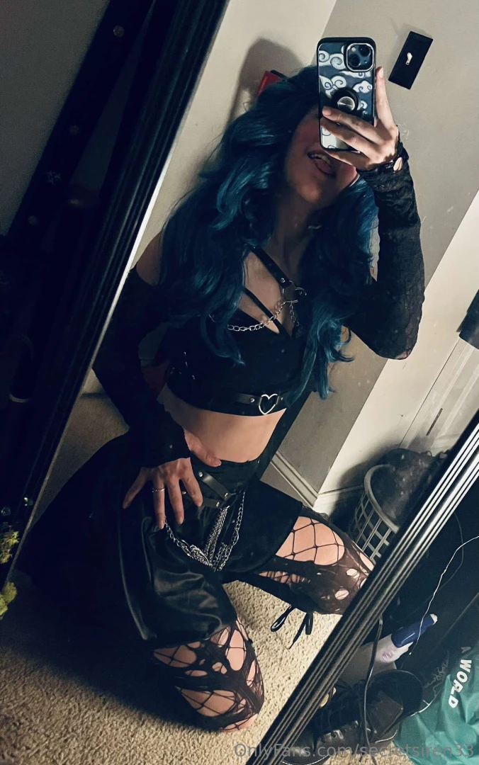 How does your favorite punk girl look 