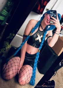 Goth jinx who wants to be with a crazy girl