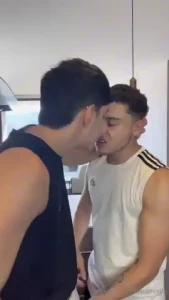 Nos conocemos de hace varios a os por que nuestras familias son