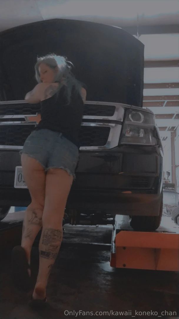 Shhhh fine i ll give you just a little peek i guess 