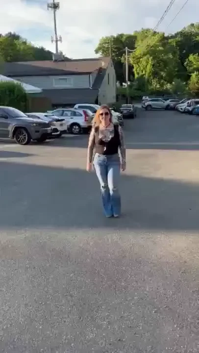 When downtownandy says oh yeah just walk like that goodgirl 