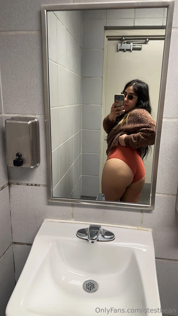 Happy late holidays ft my booty 