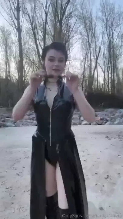 Happy thursday here is some bts of my matrix shoot where i give my 