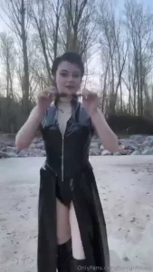 Happy thursday here is some bts of my matrix shoot where i give my