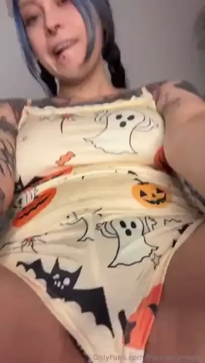 Come closer - i want to tell you something 