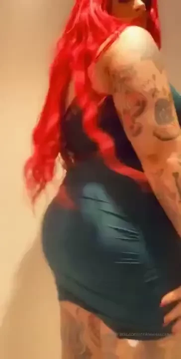 Christmas twerk in my uncles bathroom 