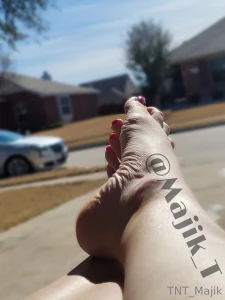Told the misses get those feet out