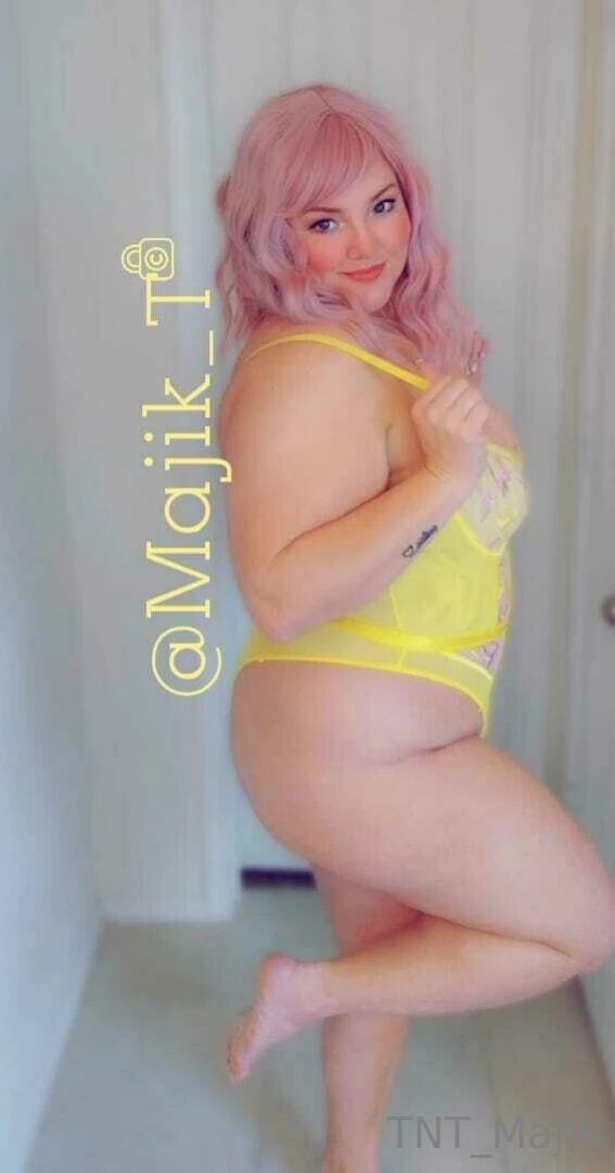 Shaking a little something in yellow part 1 