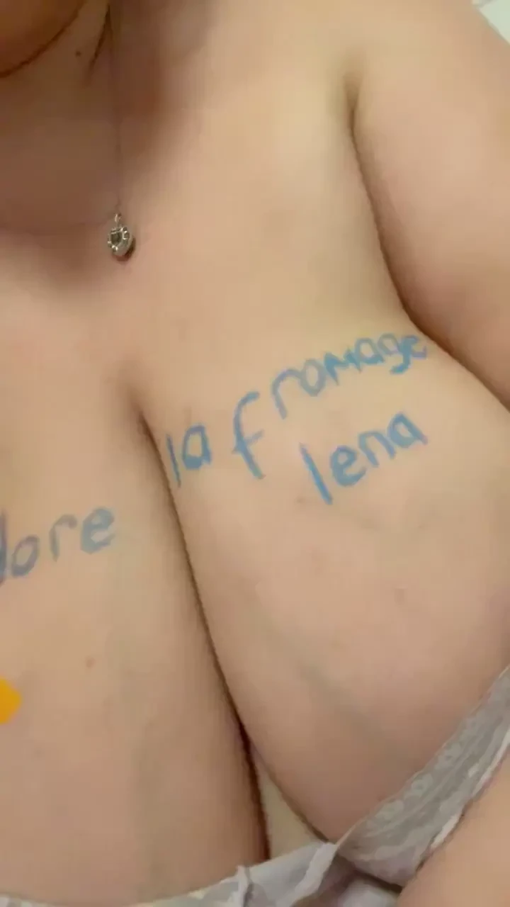 In tonight s edition of weird things that happen in live streams 