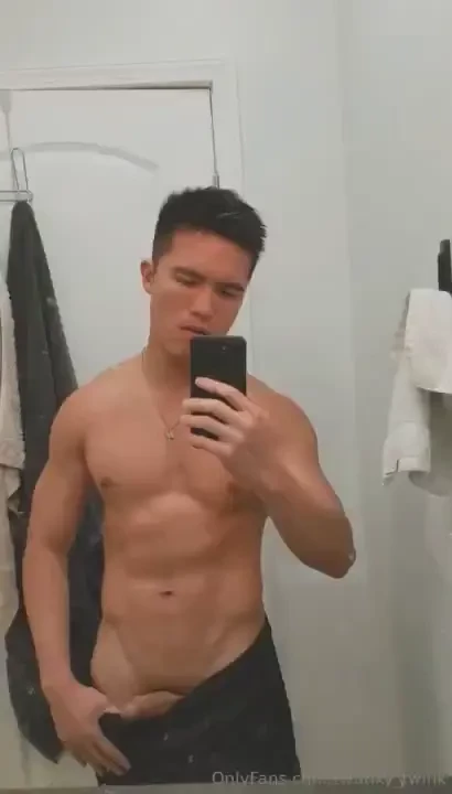 Who gets turned on brushing their teeth guessing only weirdos like me 