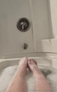 Anyone wanna buy some nudes 3 each