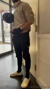 I get super horny at the gym and most gyms have cam lol but found this