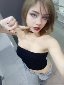 Teeny waist perfect for hands