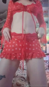 Ma che bello questo completino rosso devi proprio godertelo su str