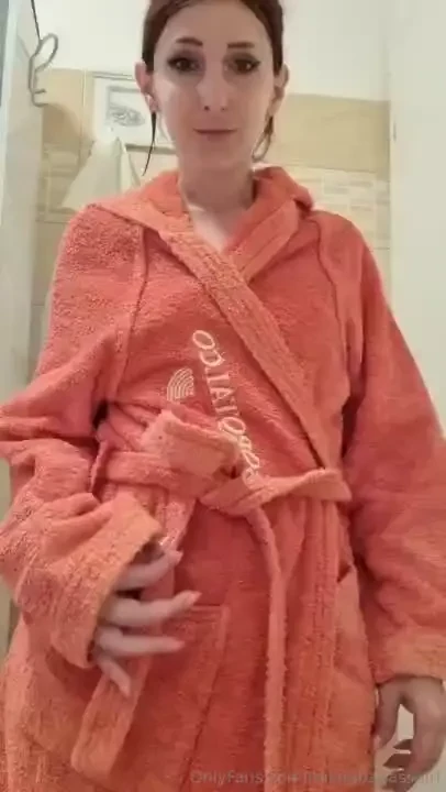 Sotto sotto l accappatoio che c 