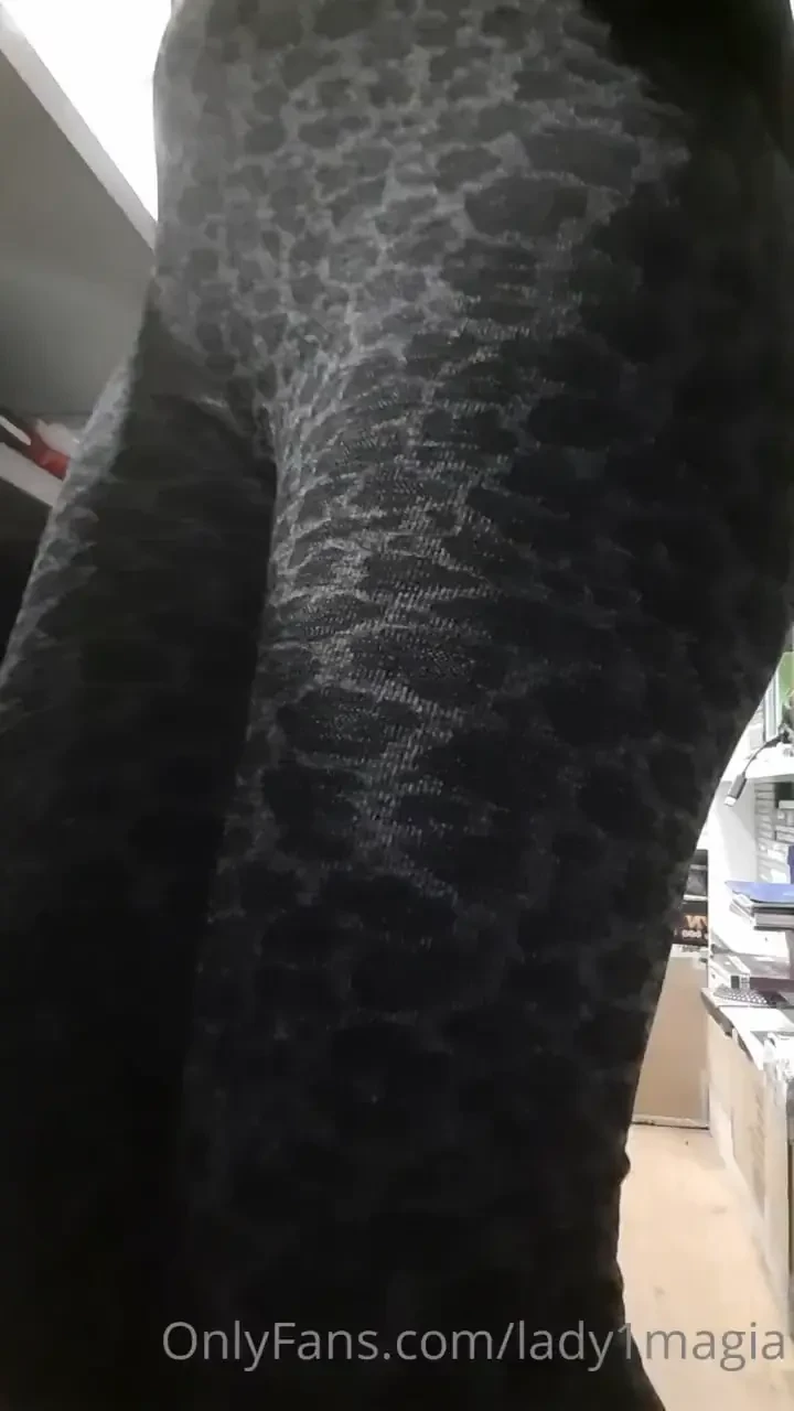 Oggi vi do il buongiorno cos con la masturbazione sul posto di lavoro part 1 