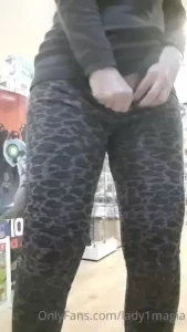 Oggi vi do il buongiorno cos con la masturbazione sul posto di lavoro